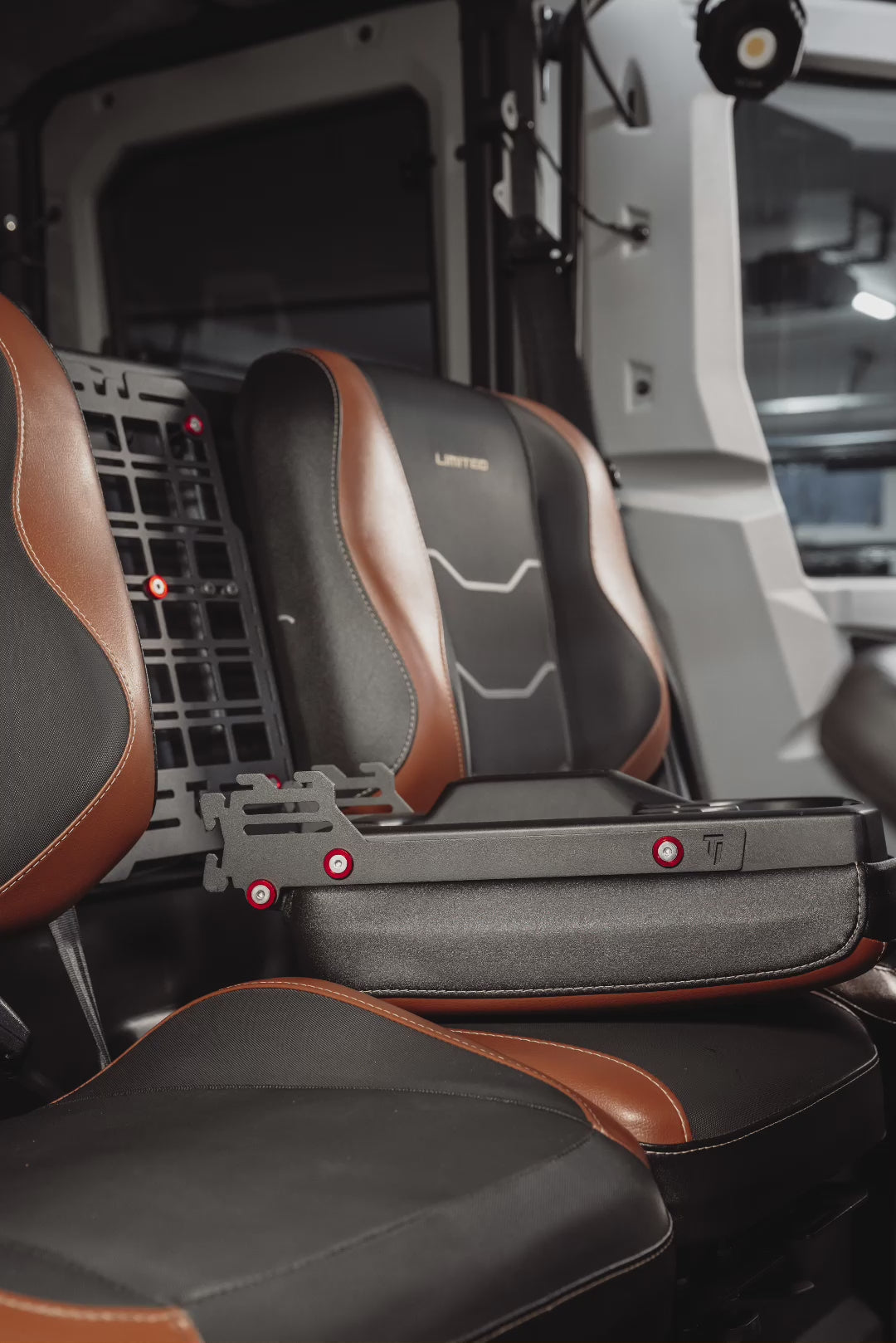 ADJUSTABLE CENTER CONSOLE SYSTEM | CAN-AM DEFENDER