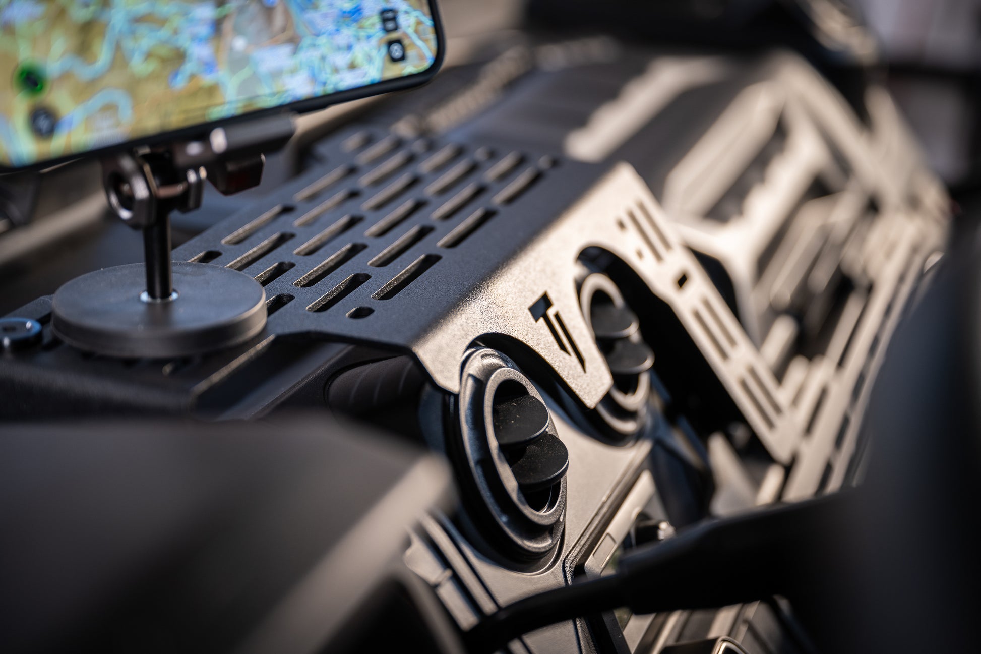 VERSA DASH | TABLET / PHONE / GPS MOUNT PLATE | CAN-AM DEFENDER - TRAIL ICON